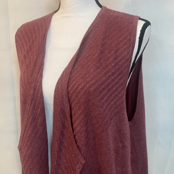 Open Front Sleeveless Tunic Sweater - Picture 2 of 7
